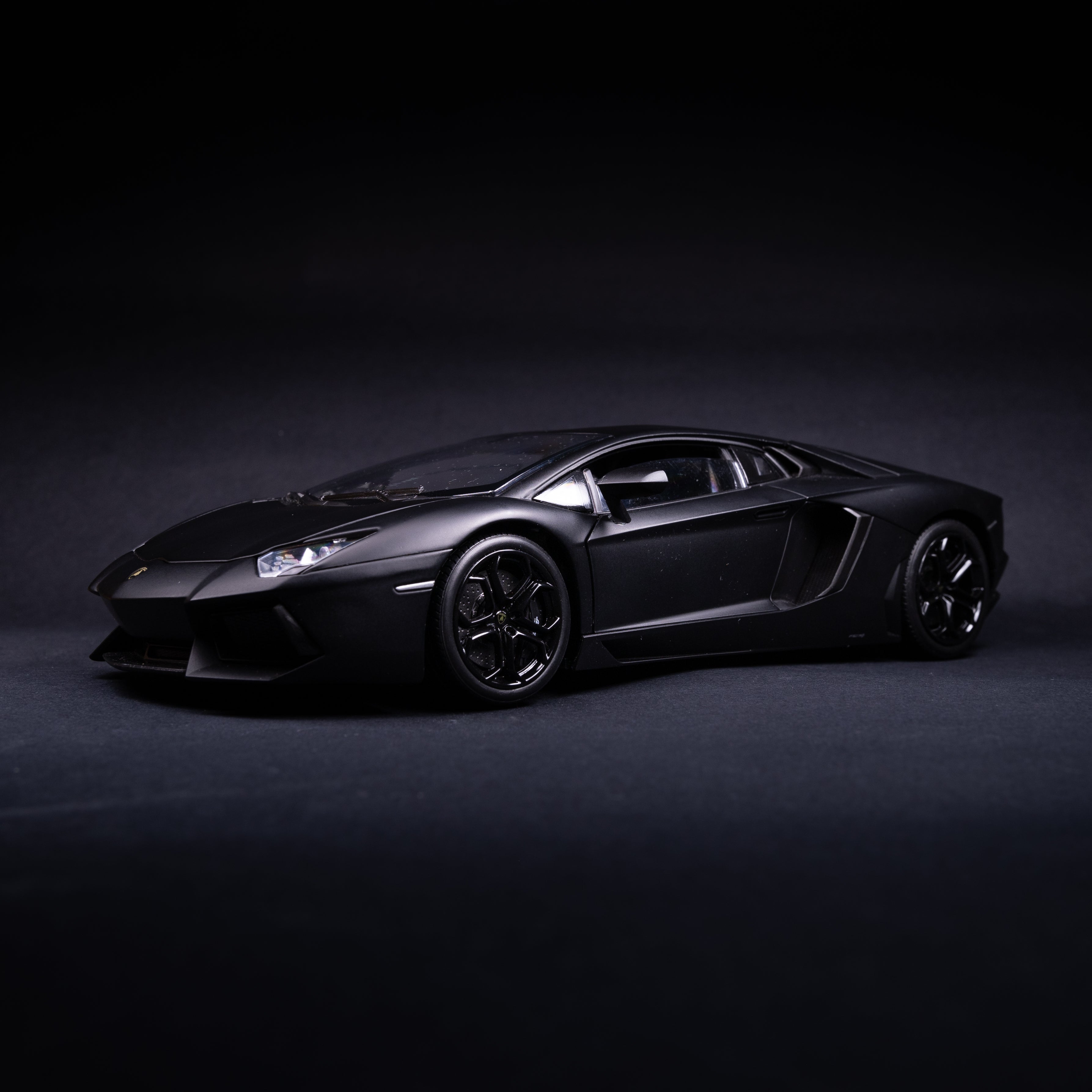 Aventador - BLACK