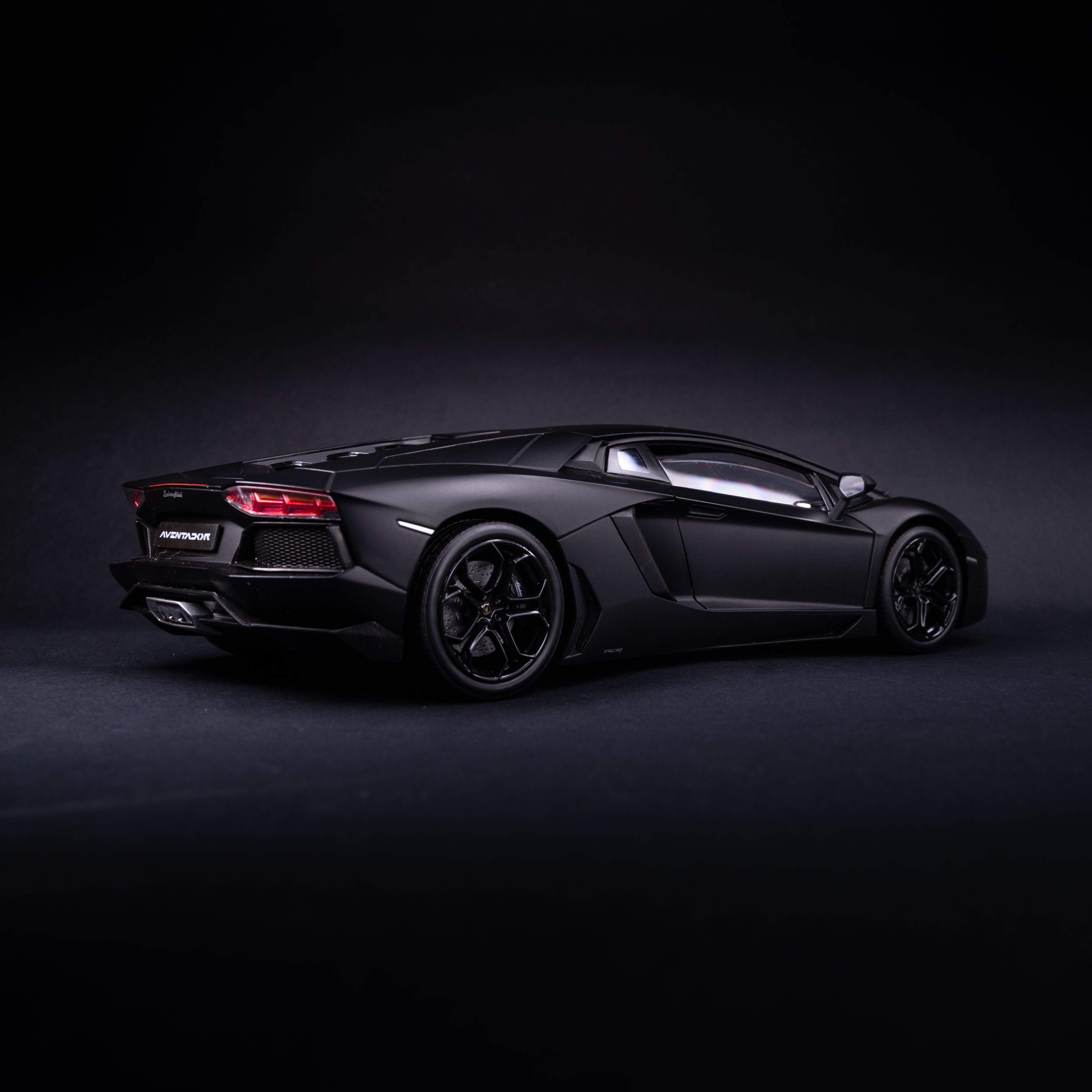Aventador - BLACK